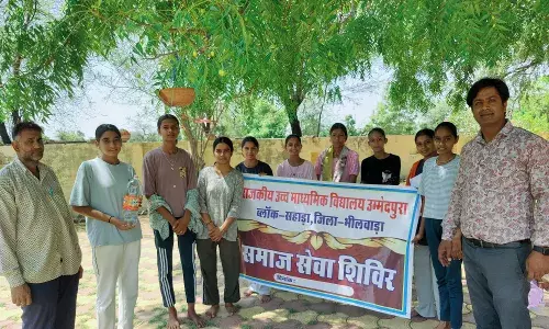 छात्र-छात्राओं ने लगाए देवनारायण मंदिर में दाने पानी के परिंडें