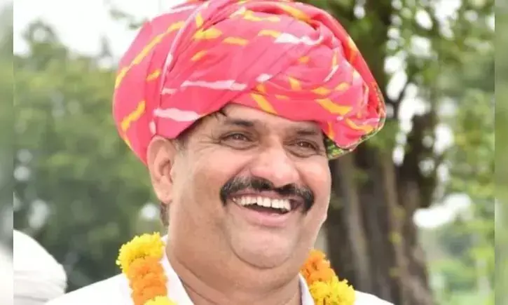 बीजेपी विधायक कंवरलाल मीणा ने कोर्ट में किया सरेंडर, 20 साल पुराने केस में भुगतेंगे 3 साल की सजा, विधयकी पर खतरा बीजेपी विधायक कंवरलाल मीणा ने कोर्ट में किया सरेंडर, 20 साल पुराने केस में भुगतेंगे 3 साल की सजा, विधयकी पर खतरा