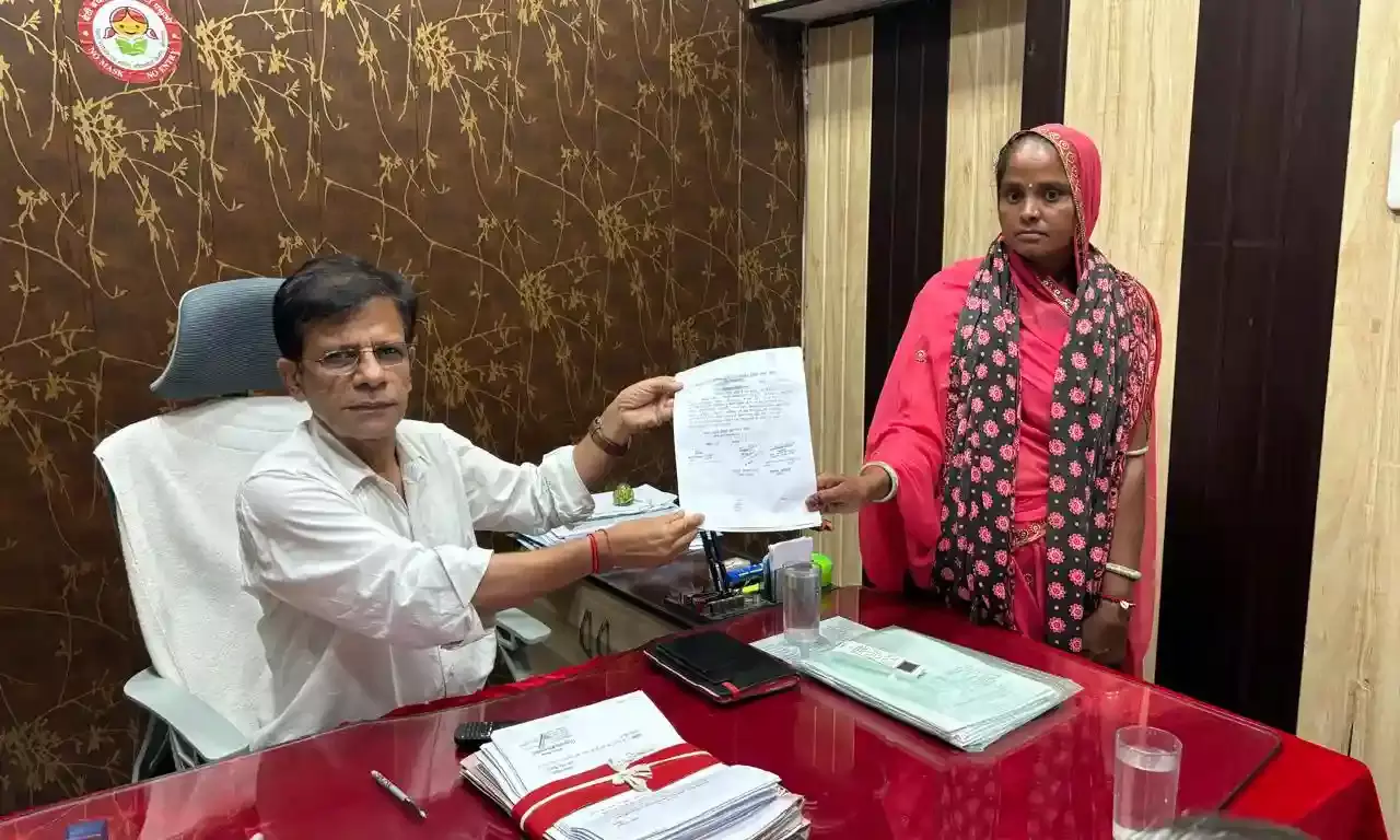 एसडीएम की पहल से कासोरिया की परित्यक्ता सावित्री को मिला 15 सरकारी योजनाओं का लाभ