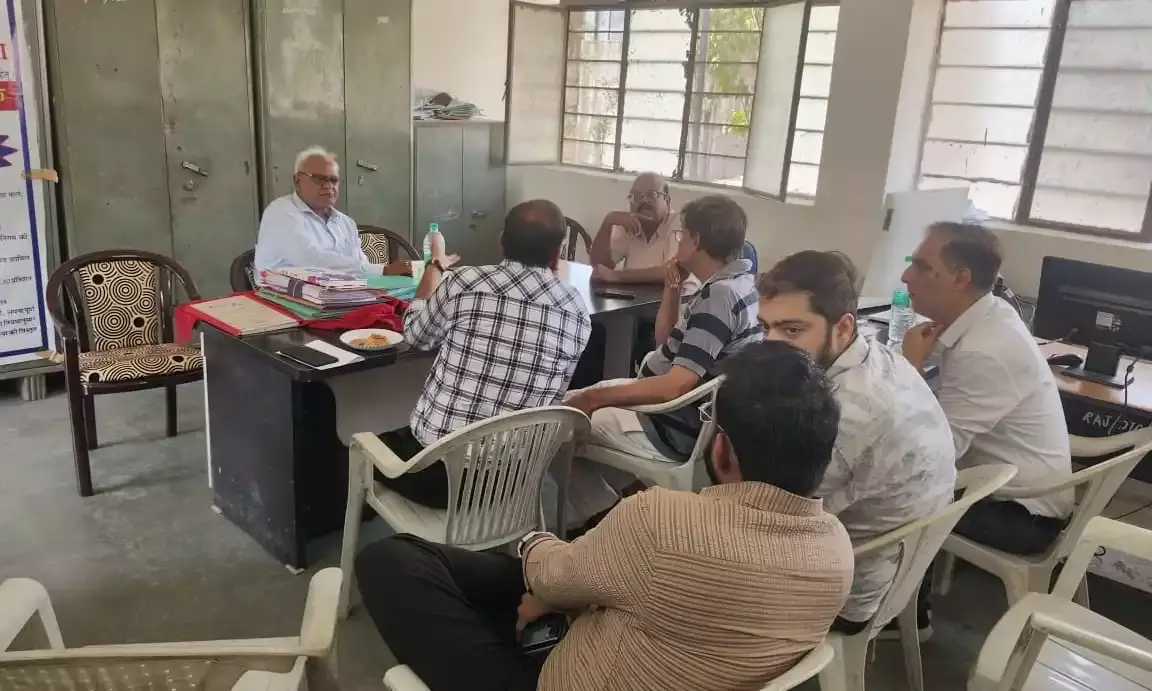 उद्यमियों को राहत प्रदान करने हेतु नीतियों में किए गए सरलीकरण एवं नवीन ऋण योजनाओं की बैठक आयोजित