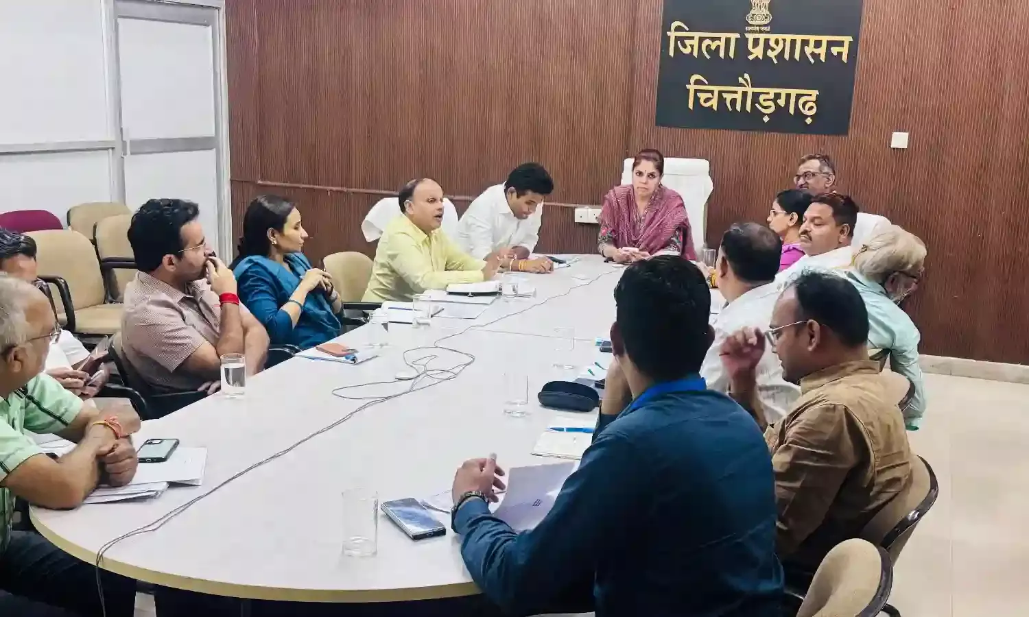 संभागीय आयुक्त ने ली संभाग एवं जिला स्तरीय अधिकारियों की बैठक