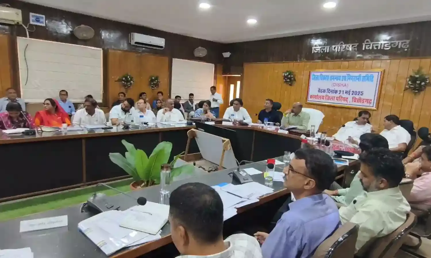 सांसद ने केन्द्र सरकार की कल्याणकारी योजनाओं की प्रगति रिपोर्ट ली, दिए आवश्यक दिशा निर्देश