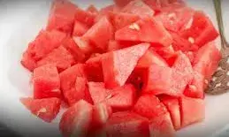 लोग तरबूज खाते समय कर देते हैं ये 3 गलततियां, अभी सुधारें नहीं तो जहर का काम करेगा शरीर में