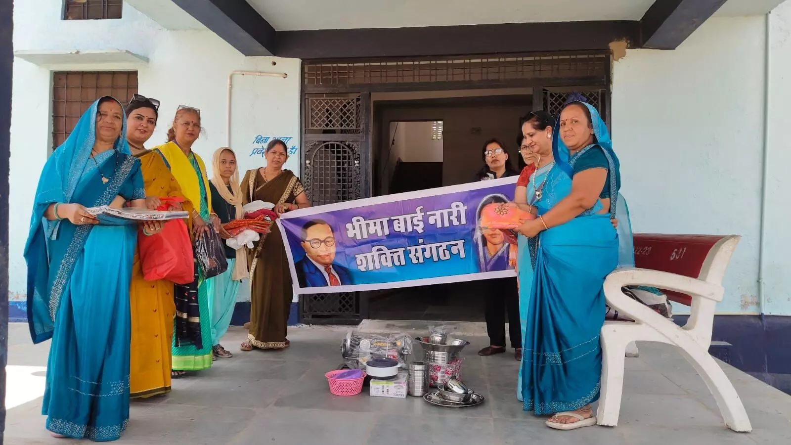 खटीक समाज छात्रावास में जरूरत मंद को घरेलु सामग्री वितरीत खटीक समाज छात्रावास में जरूरत मंद को घरेलु सामग्री वितरीत