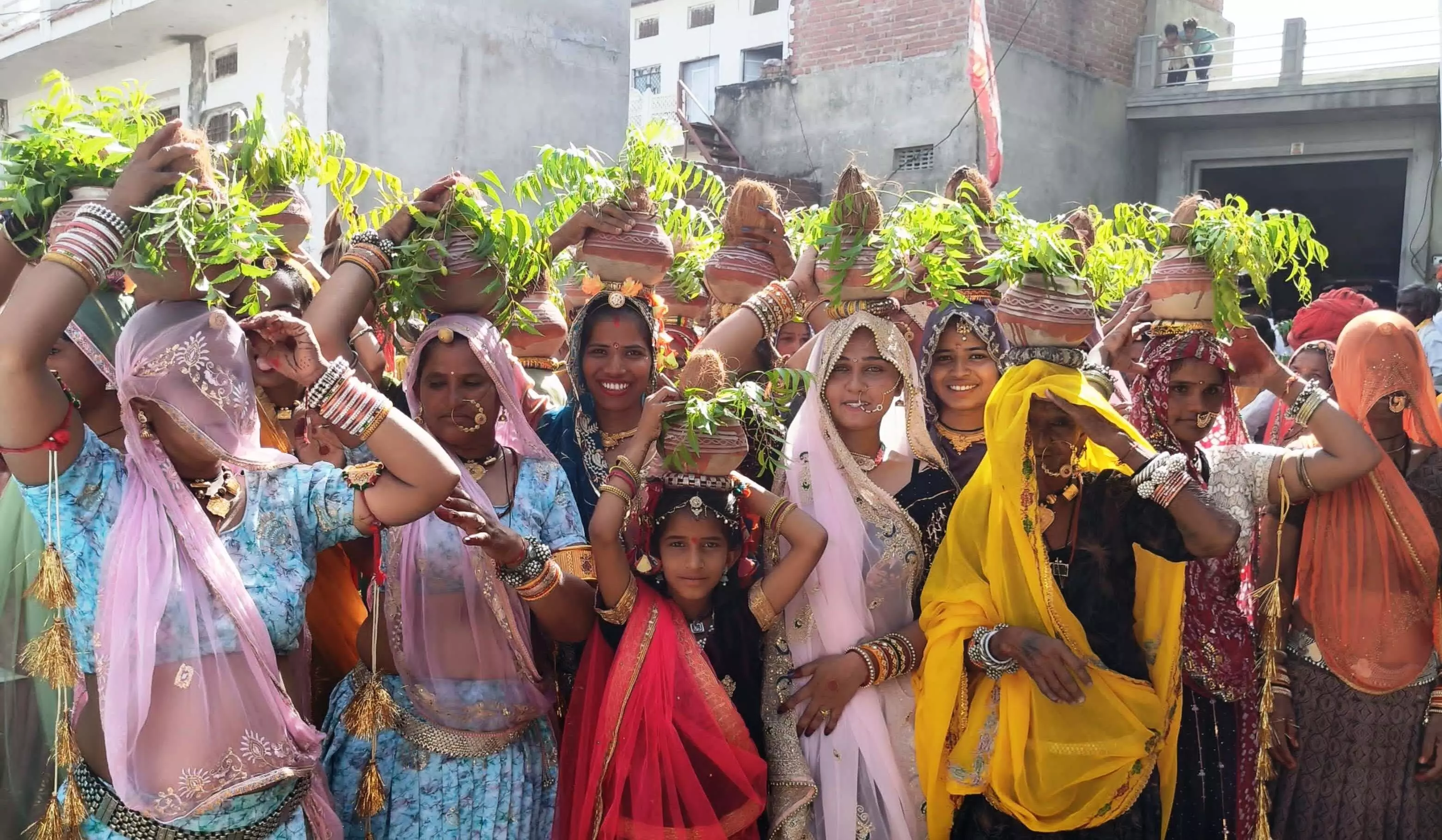 जासोरिया की झोपड़िया में निकली कलश यात्रा, 25 को होगा प्रभात फेरिया का संगम जासोरिया की झोपड़िया में निकली कलश यात्रा, 25 को होगा प्रभात फेरिया का संगम