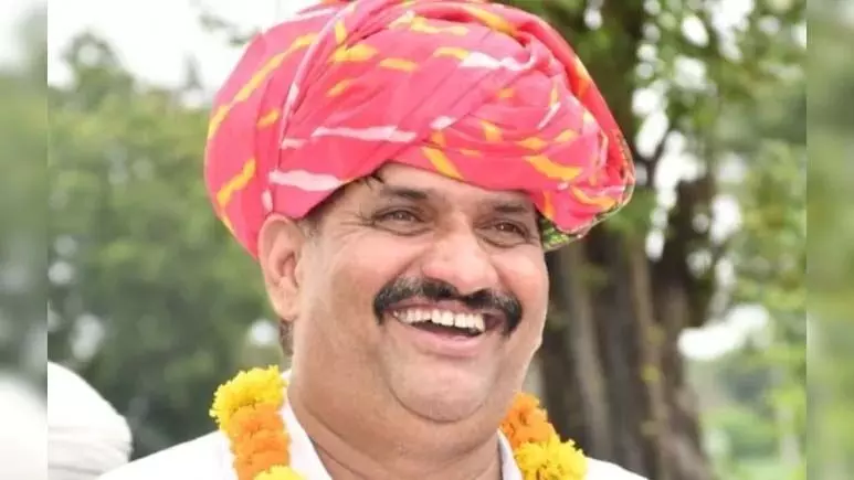 बीजेपी विधायक कंवरलाल मीणा ने कोर्ट में किया सरेंडर, 20 साल पुराने केस में भुगतेंगे 3 साल की सजा, विधयकी पर खतरा बीजेपी विधायक कंवरलाल मीणा ने कोर्ट में किया सरेंडर, 20 साल पुराने केस में भुगतेंगे 3 साल की सजा, विधयकी पर खतरा