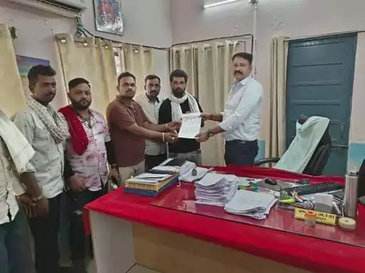 कटार गांव में अवैध ग्रेनाइट खनन का आरोप, ग्रामीणों ने तहसीलदार को सौंपी शिकायत कटार गांव में अवैध ग्रेनाइट खनन का आरोप, ग्रामीणों ने तहसीलदार को सौंपी शिकायत
