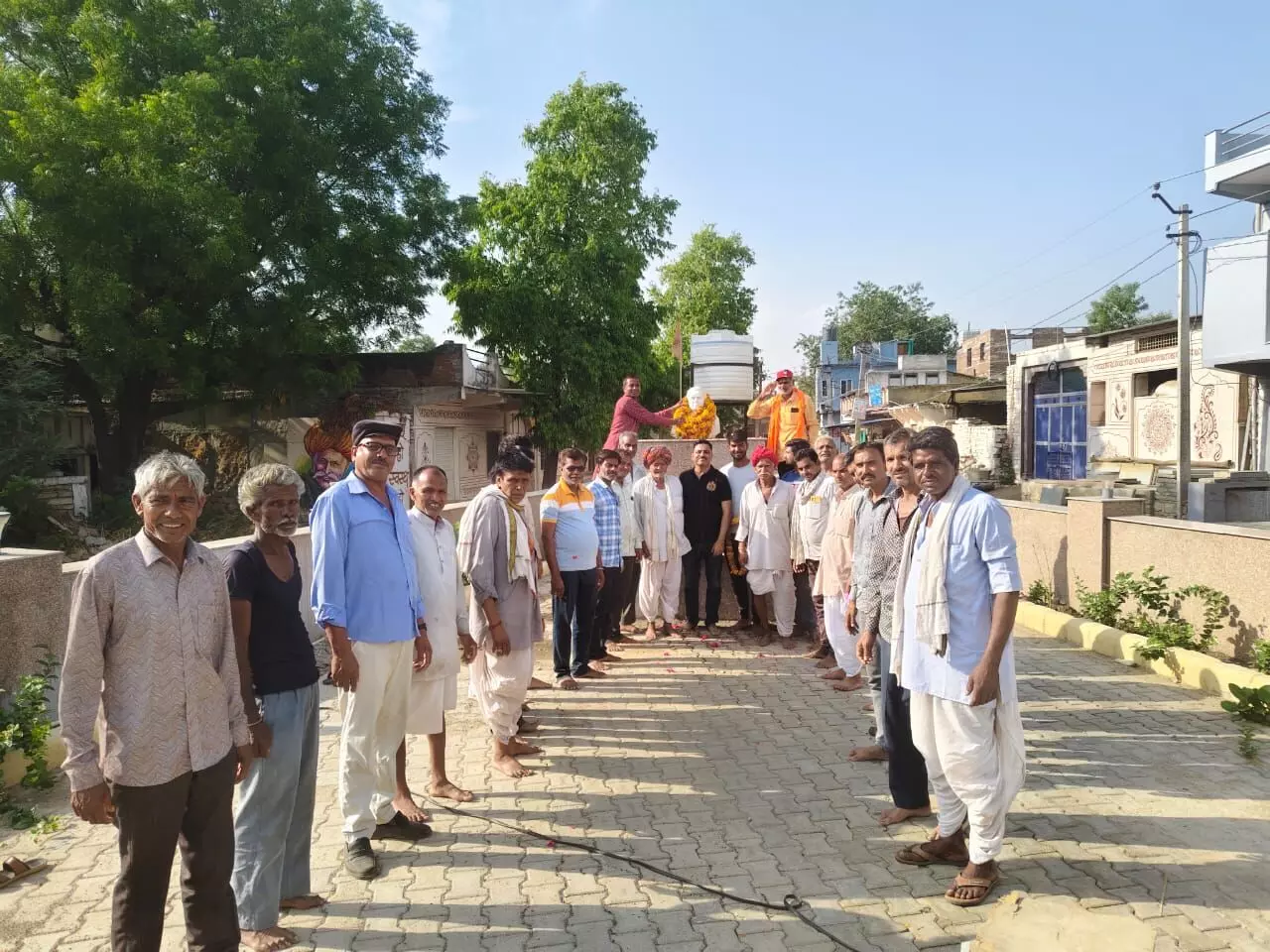 कांग्रेसजनों एवम् ग्रामवासियों ने अर्पित किए श्रद्धासुमन,दी श्रद्धांजलि कांग्रेसजनों एवम् ग्रामवासियों ने अर्पित किए श्रद्धासुमन,दी श्रद्धांजलि