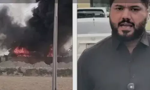 सिंध में गृह मंत्री का आवास फूंका; बंदूकें लेकर आए प्रदर्शनकारी