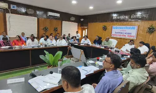 सांसद ने केन्द्र सरकार की कल्याणकारी योजनाओं की प्रगति रिपोर्ट ली, दिए आवश्यक दिशा निर्देश