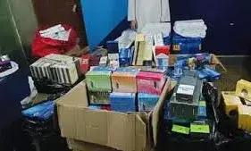 सूरत में 36 लाख की ई-सिगरेट और विदेशी सिगरेट जब्त सूरत में 36 लाख की ई-सिगरेट और विदेशी सिगरेट जब्त