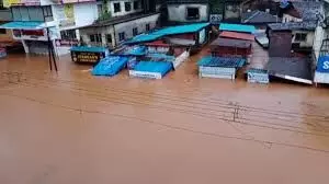 महाराष्ट्र-कर्नाटक में तबाही,घरों में पानी...सड़कें बंद; घरों में पानी...