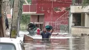 महाराष्ट्र-कर्नाटक में तबाही,घरों में पानी...सड़कें बंद; घरों में पानी...