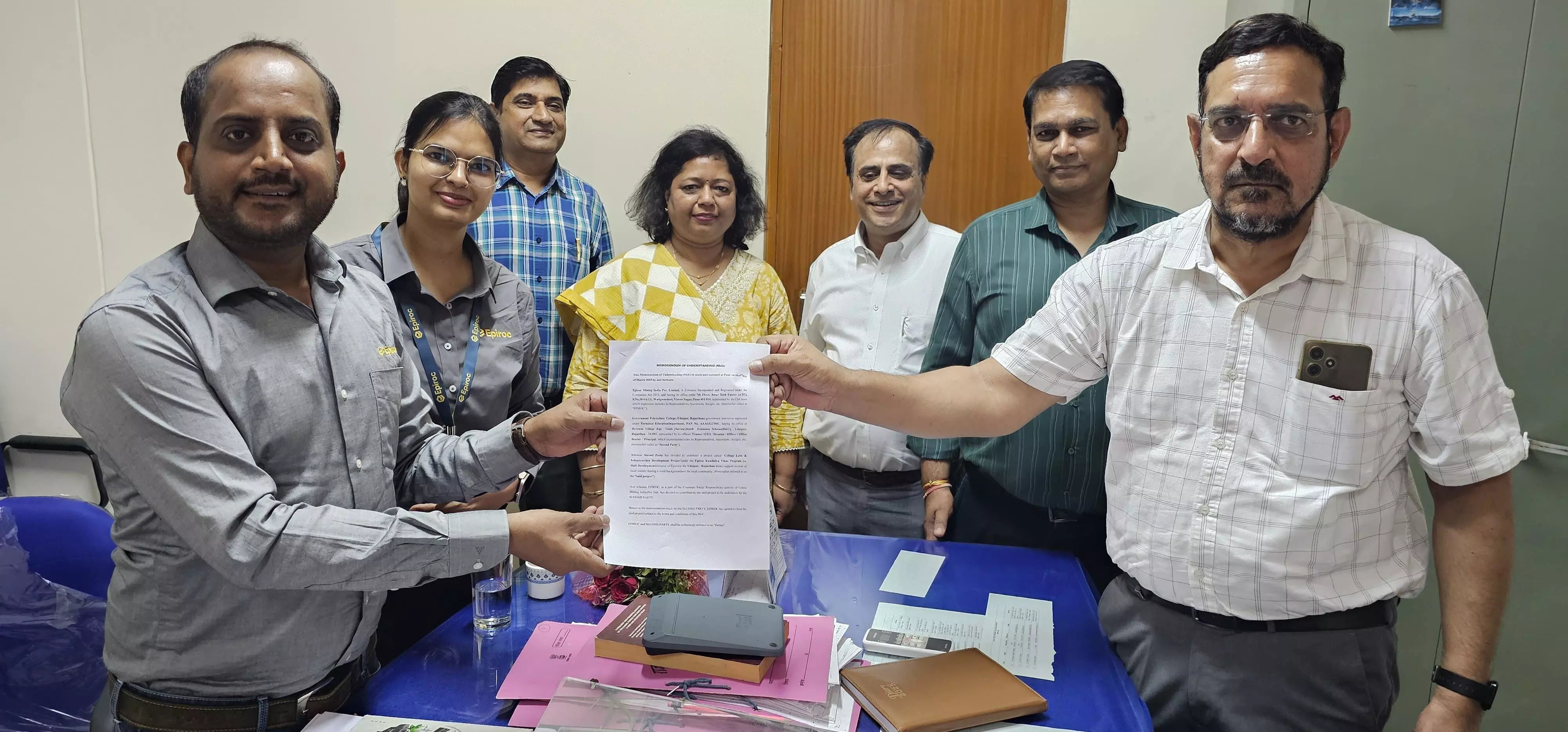 पॉलिटेक्निक कॉलेज व ऐपिरोक माइनिंग इंडिया प्राइवेट लिमिटेड के बीच हुआ एमओयू पॉलिटेक्निक कॉलेज व ऐपिरोक माइनिंग इंडिया प्राइवेट लिमिटेड के बीच हुआ एमओयू