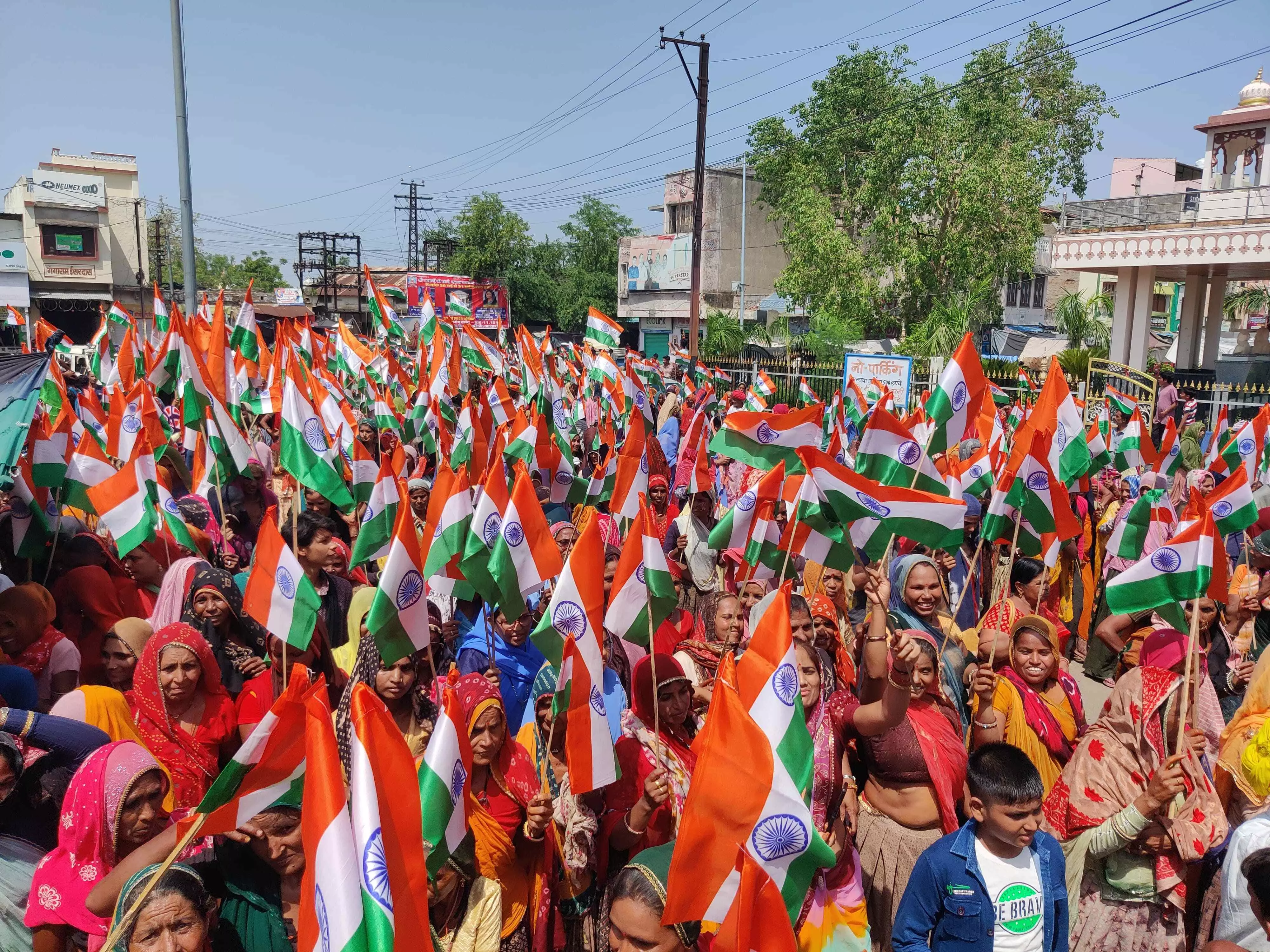 शाहपुरा में तिरंगा यात्रा में उमड़ा देशभक्ति का सैलाब शाहपुरा में तिरंगा यात्रा में उमड़ा देशभक्ति का सैलाब