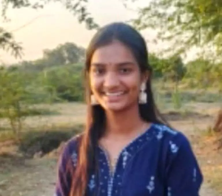 95 प्रतिशत अंक प्राप्त कर सुरभि ने गांव का नाम रोशन किया 95 प्रतिशत अंक प्राप्त कर सुरभि ने गांव का नाम रोशन किया