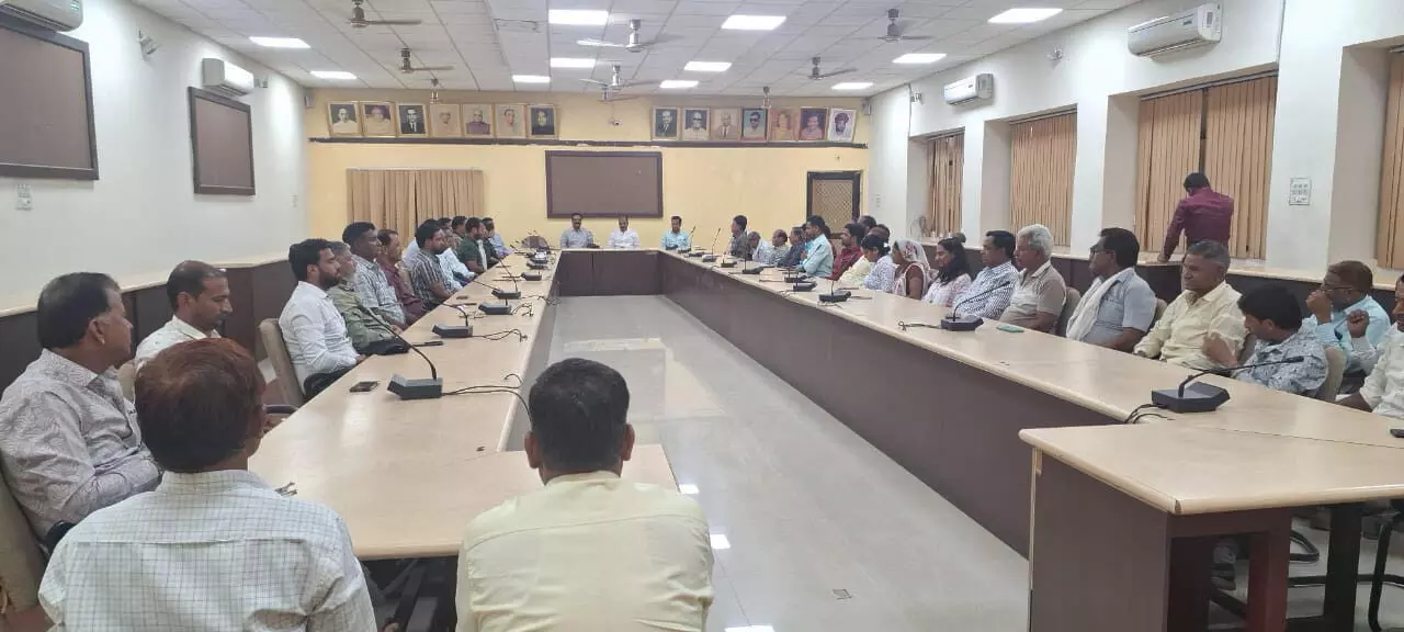 नगर निगम में आर्ट ऑफ लिविंग का तनाव मुक्ति हेतु हैप्पीनेस सेशन संपन्न नगर निगम में आर्ट ऑफ लिविंग का तनाव मुक्ति हेतु हैप्पीनेस सेशन संपन्न