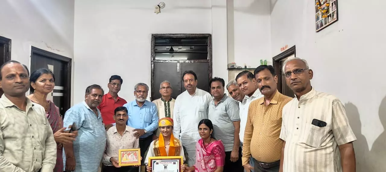 जिले में प्रथम स्थान पर रही श्रेया सोमानी व भव्या सोमानी का किया सम्मान* जिले में प्रथम स्थान पर रही श्रेया सोमानी व भव्या सोमानी का किया सम्मान*