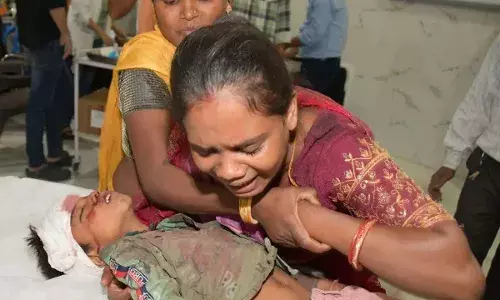 आंधी से गिरी कच्ची दीवार, महिला और बच्चे की मौत