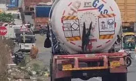 महू-नीमच मार्ग पर घरेलू गैस से भरे टैंकर में हुआ लीकेज