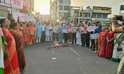 आतंकवाद का साथ देने वाले देशो के  खिलाफ स्वदेशी जागरण मंच ने किया विरोध प्रदर्शन