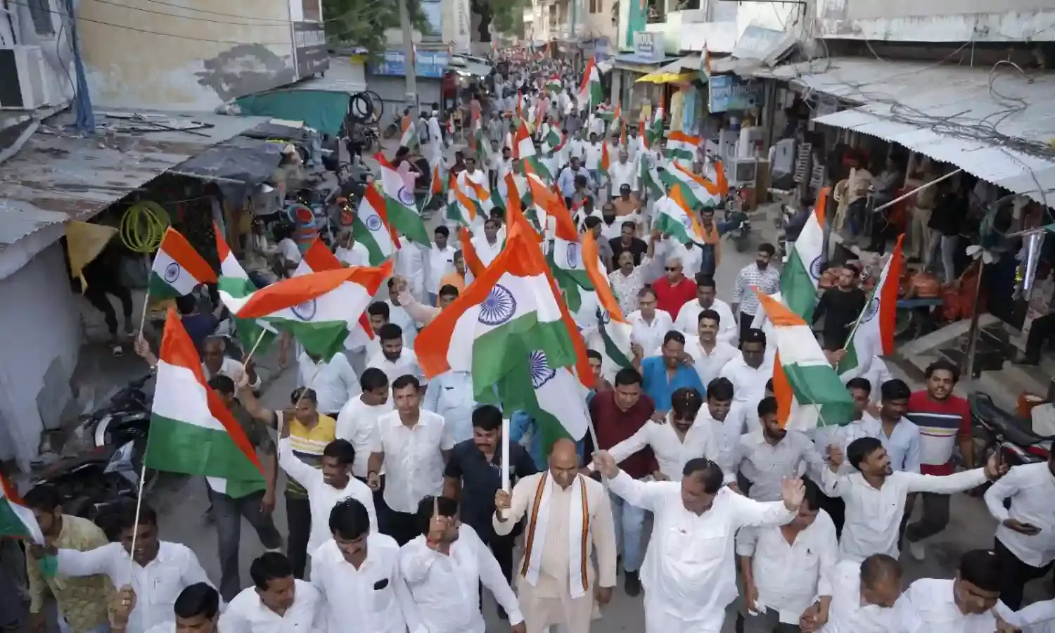 वीर सेनिको के सम्मान में निम्बाहेड़ा हुआ तिरंगामय