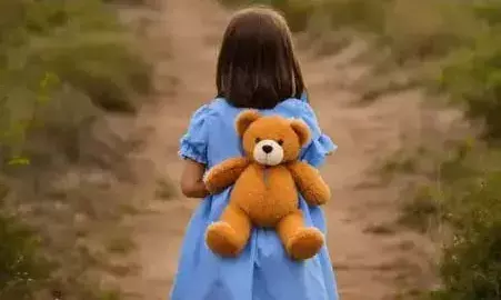 मासूम बच्ची की दर्दनाक कहानी! पहले मां ने नदी में फेंका, फिर चाचा निकला रेपिस्ट... मोबाइल ने खोल दिए सारे राज