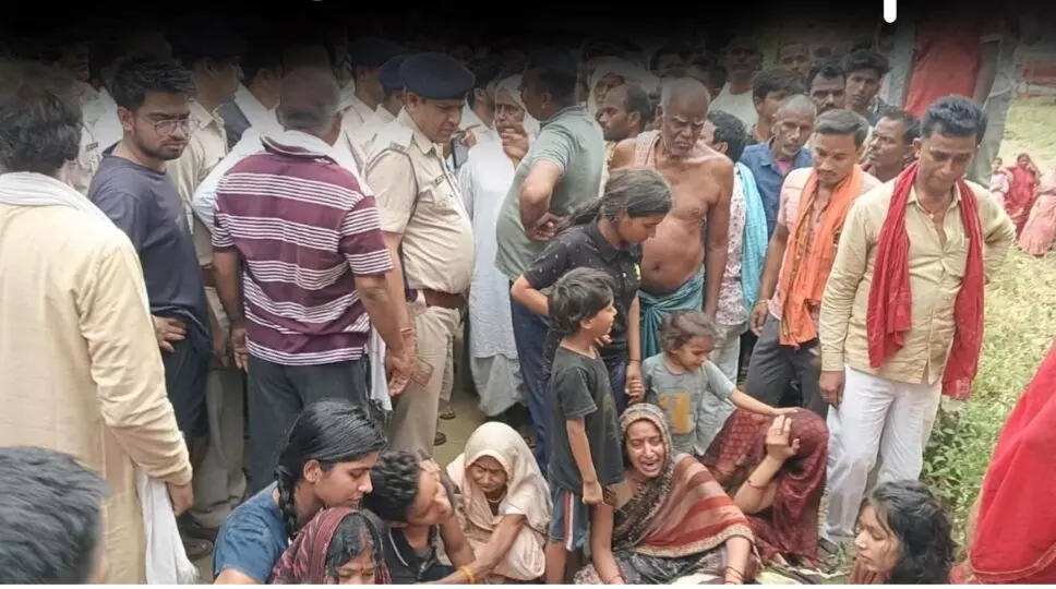 बजरी को लेकर सुबह-सुबह ताबड़तोड़ फायरिंग, 3 लोगों की हत्या, 2 की हालत गंभीर बजरी को लेकर सुबह-सुबह ताबड़तोड़ फायरिंग, 3 लोगों की हत्या, 2 की हालत गंभीर