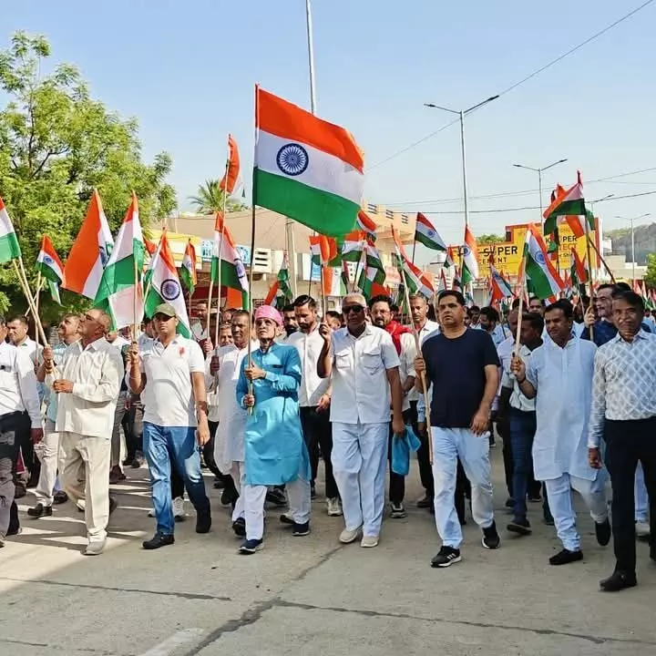 मांडलगढ़ में हाथों में तिरंगा और भारत माता की जय के साथ निकली तिरंगा यात्रा मांडलगढ़ में हाथों में तिरंगा और भारत माता की जय के साथ निकली तिरंगा यात्रा