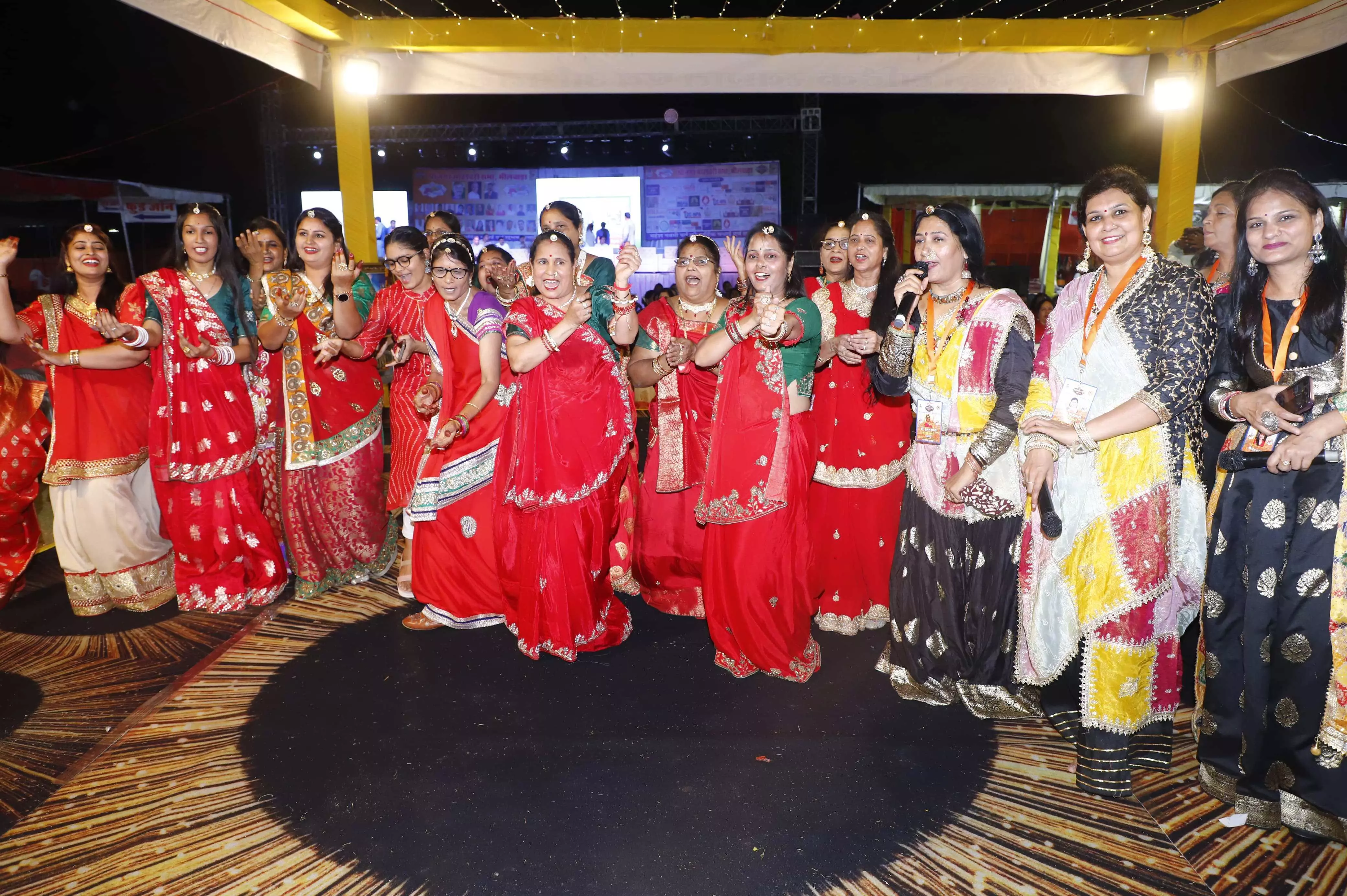 सतरंगी मेले में हुई अन्ताक्षरी प्रतियोगिता ने बटोरी तालियां सतरंगी मेले में हुई अन्ताक्षरी प्रतियोगिता ने बटोरी तालियां