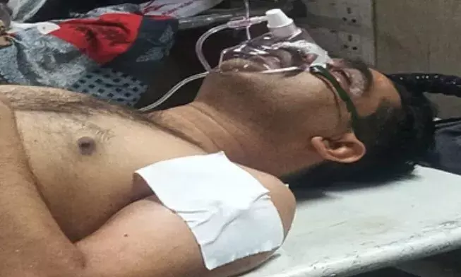 कचहरी में वकीलों के गुटों में फायरिंग, दो को लगी गोली...