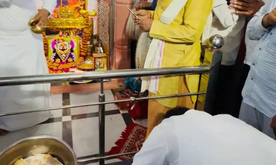 चमत्कारी शनिदेव से पूर्व सहकारिता मंत्री आंजना ने क्षेत्र में सुख, शांति,समृद्धि और खुशहाली की प्रार्थना की