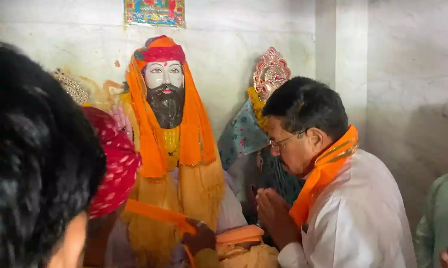 पूर्व सहकारिता मंत्री आंजना मातृकुंडिया में आयोजित आम मेवाड़ क्षेत्रीय बैरवा समाज के मूर्ति स्थापना व प्राण प्रतिष्ठा महोत्सव कार्यक्रम में हुए शामिल