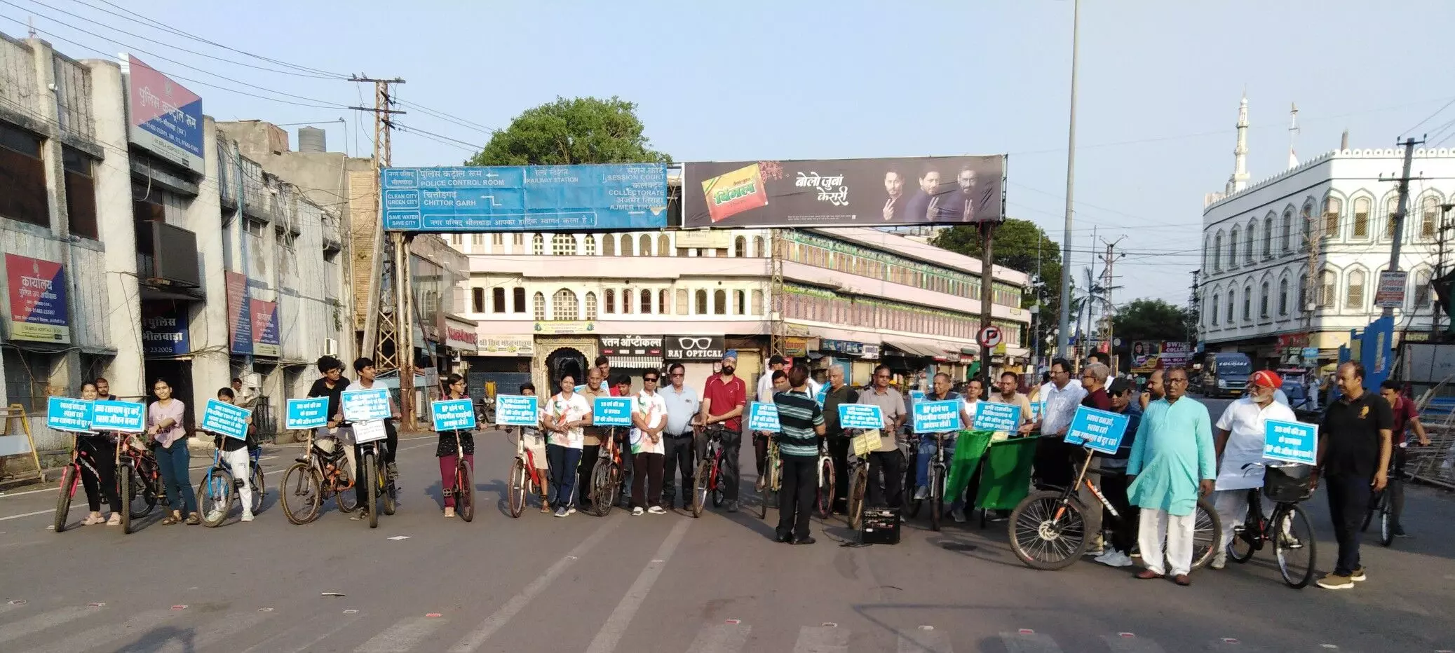 उच्च रक्तचाप बचाव हेतु साईकिल क्लब और चिकित्सा विभाग के निकाली जनजागरुकता साइकिल रैली उच्च रक्तचाप बचाव हेतु साईकिल क्लब और चिकित्सा विभाग के निकाली जनजागरुकता साइकिल रैली