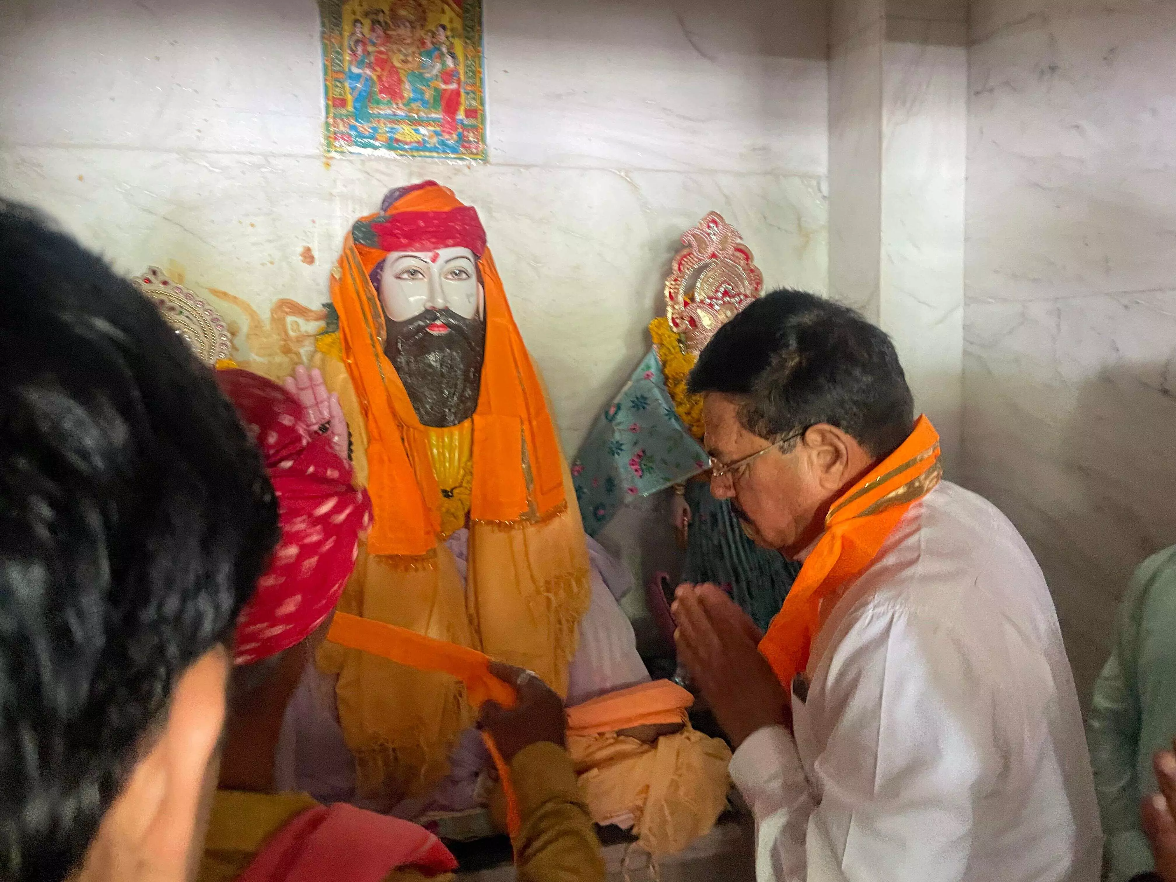 पूर्व सहकारिता मंत्री आंजना मातृकुंडिया में आयोजित आम मेवाड़ क्षेत्रीय बैरवा समाज के मूर्ति स्थापना व प्राण प्रतिष्ठा महोत्सव कार्यक्रम में हुए शामिल