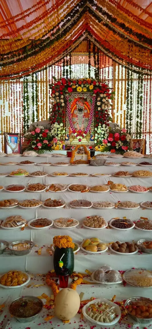 चारभुजा के 56 छप्पन भोग कि झांकी सजाई