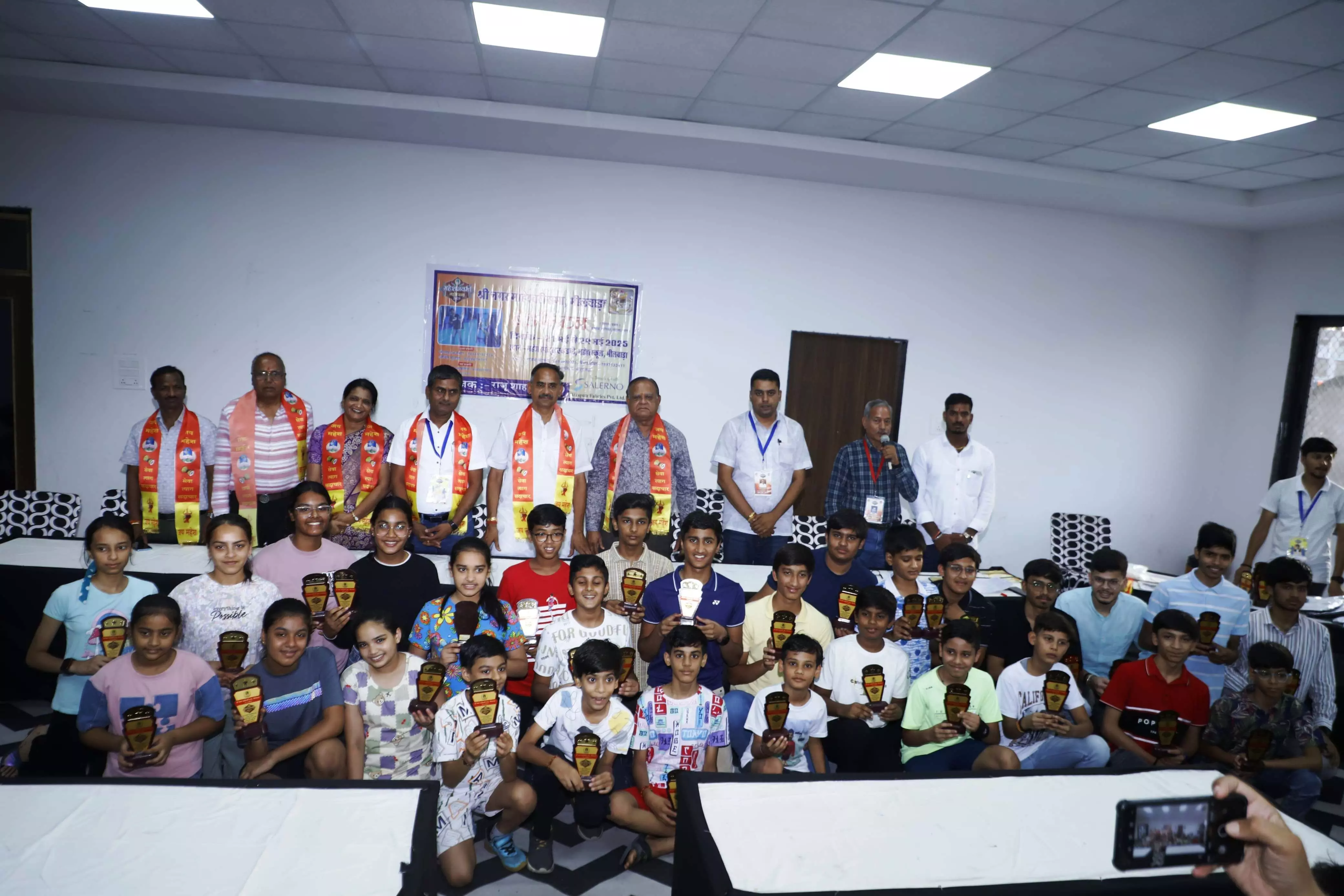 बैडमिंटन प्रतियोगिता का समापन, विजेता खिलाड़ियों को किया सम्मानित बैडमिंटन प्रतियोगिता का समापन, विजेता खिलाड़ियों को किया सम्मानित