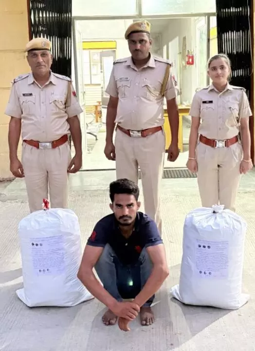 बाइक पर डोडा चुरा ले जाते जोधपुर का तस्कर गिरफ्तार बाइक पर डोडा चुरा ले जाते जोधपुर का तस्कर गिरफ्तार