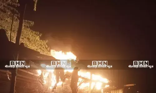 राष्ट्रीय राजमार्ग 58 पर केबिन में आग लगने से हजारों का सामान जलकर हुआ खाक