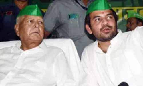 लालू यादव ने बेटे तेज प्रताप को छह साल के लिए पार्टी  ओर घर से निकाला,  महिला के साथ वायरल हुई थी पोस्ट