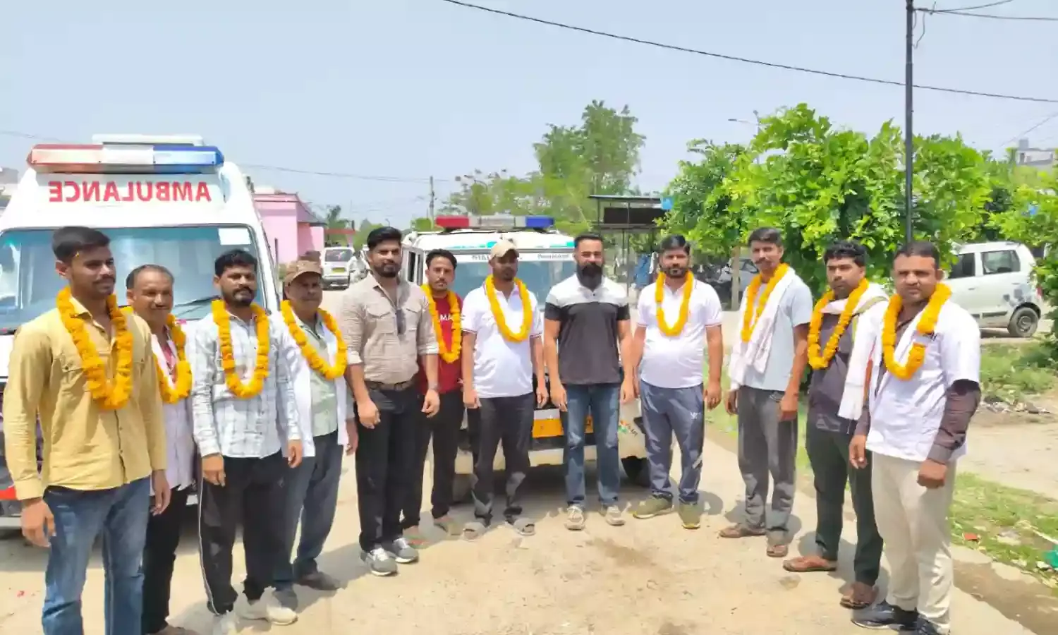 108 एम्बुलेंस कर्मियों ने मनाया पायलेट दिवस,भारतीय सेना को किया समर्पित 108 एम्बुलेंस कर्मियों ने मनाया पायलेट दिवस,भारतीय सेना को किया समर्पित