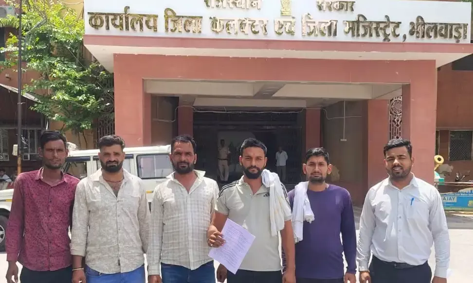 सुवाणा में की जा रही अघोषित विद्युत कटौती के खिलाफ ग्रामीणो ने सौंपा ज्ञापन