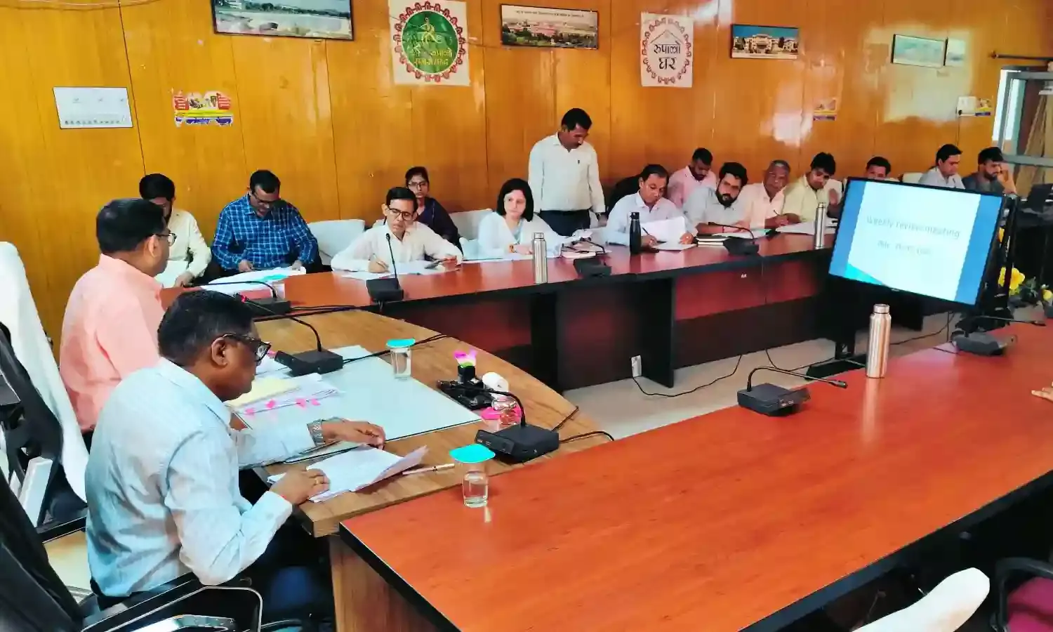 एनएफएसए में कोई पात्र परिवार वंचित न रहे, हर गाँव-ढाणी में हो सुचारु पेयजल सप्लाई -कलक्टर