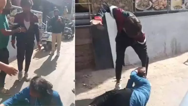 ई-रिक्शा चालक ने युवती के साथ की बेरहमी से मारपीट, बाल पकड़कर सड़क पर घसीटा ई-रिक्शा चालक ने युवती के साथ की बेरहमी से मारपीट, बाल पकड़कर सड़क पर घसीटा
