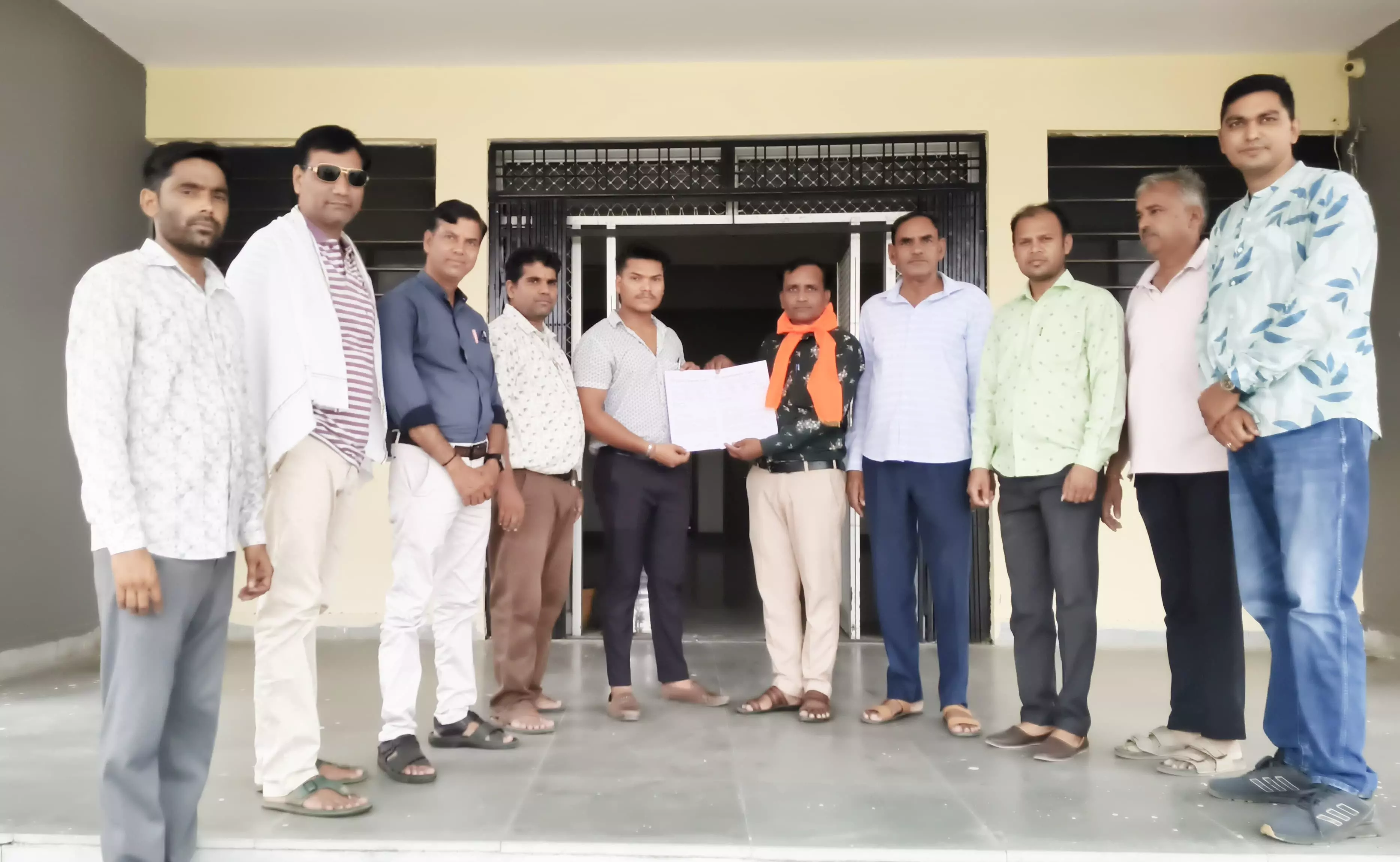 शिक्षकों के स्थानांतरण से रोक हटाएं सरकार : शिक्षक संघ राष्ट्रीय ने सौंपा ज्ञापन शिक्षकों के स्थानांतरण से रोक हटाएं सरकार : शिक्षक संघ राष्ट्रीय ने सौंपा ज्ञापन