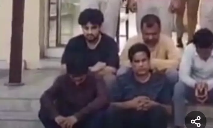 भीलवाड़ा के दो लोगों सहित 5 जुआरी पकड़े, 2.67 लाख की नकदी बरामद भीलवाड़ा के दो लोगों सहित 5 जुआरी पकड़े, 2.67 लाख की नकदी बरामद