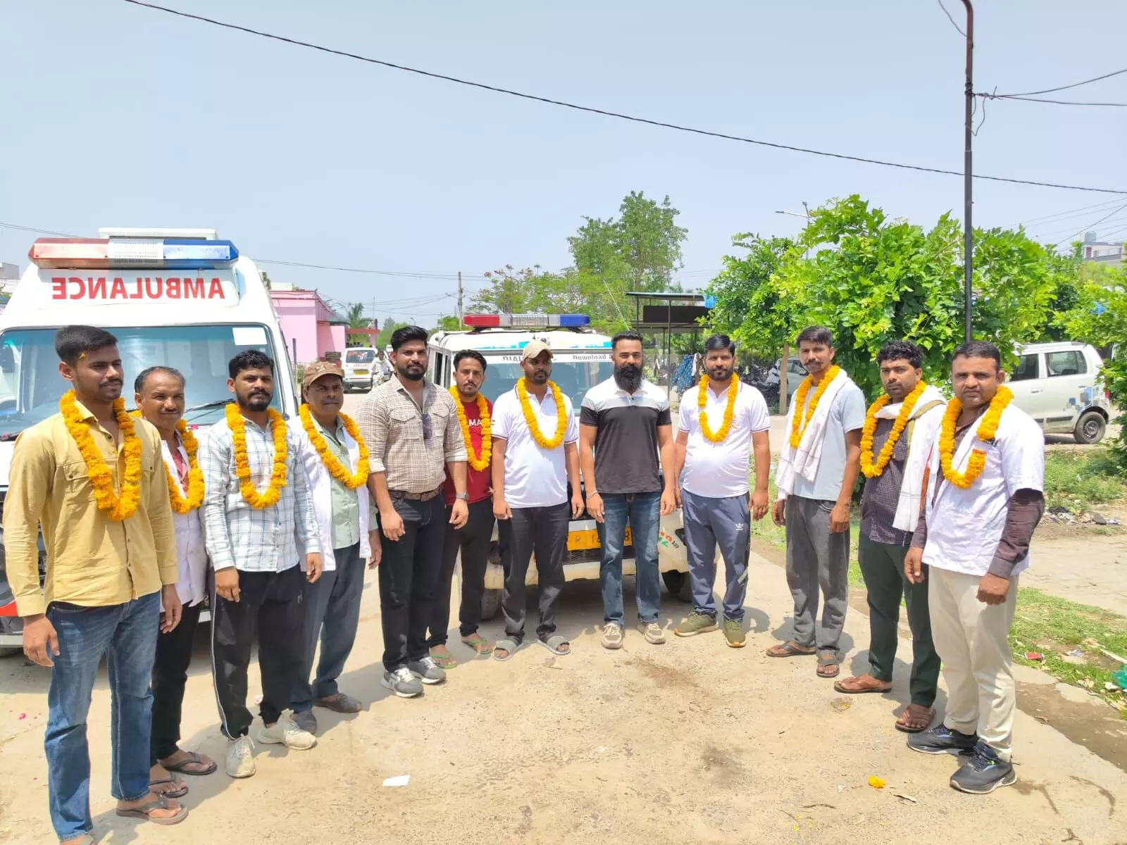 108 एम्बुलेंस कर्मियों ने मनाया पायलेट दिवस,भारतीय सेना को किया समर्पित 108 एम्बुलेंस कर्मियों ने मनाया पायलेट दिवस,भारतीय सेना को किया समर्पित