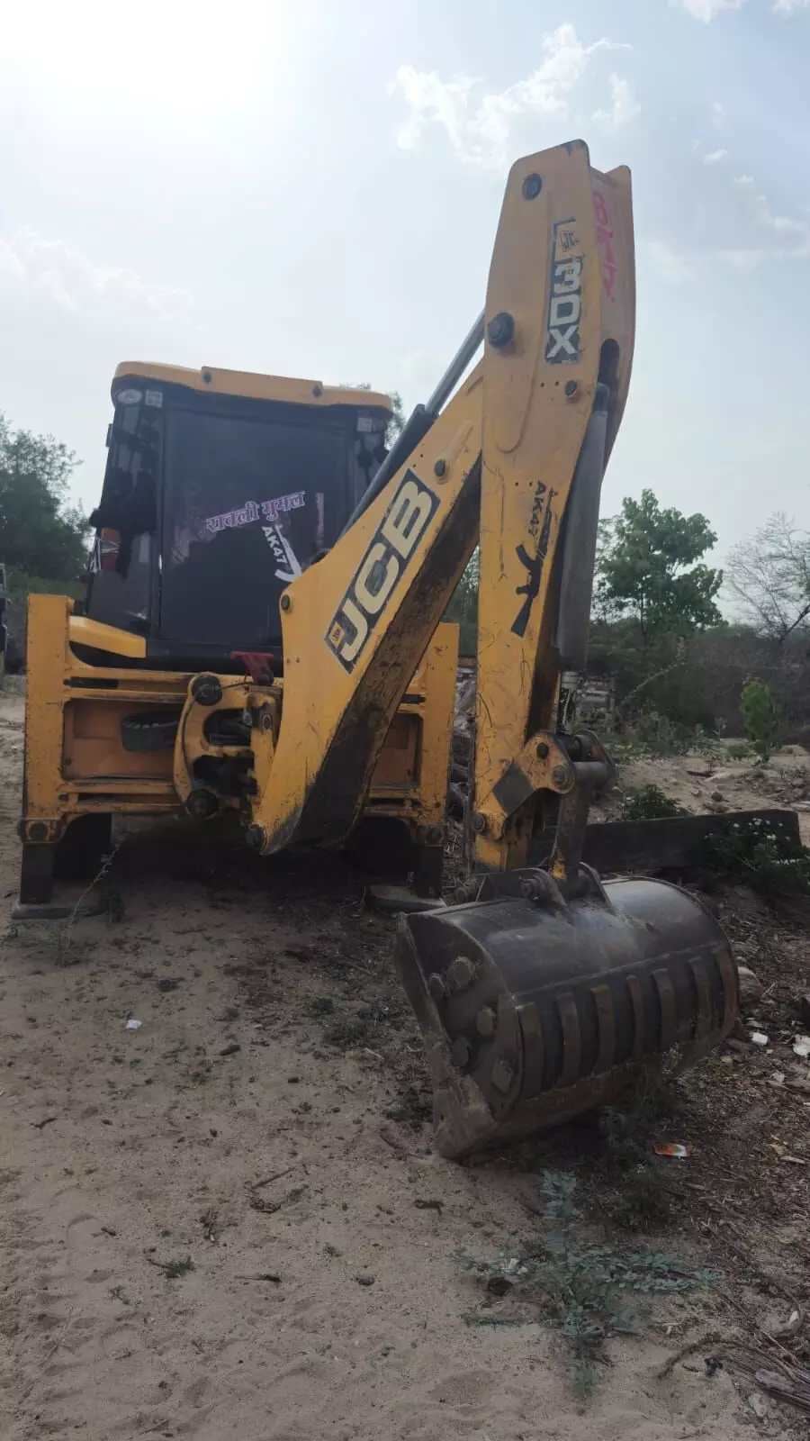कोठारी नदी से बजरी परिवहन करते दो लोडर और चार ट्रैक्टर ट्राली जब्त कोठारी नदी से बजरी परिवहन करते दो लोडर और चार ट्रैक्टर ट्राली जब्त
