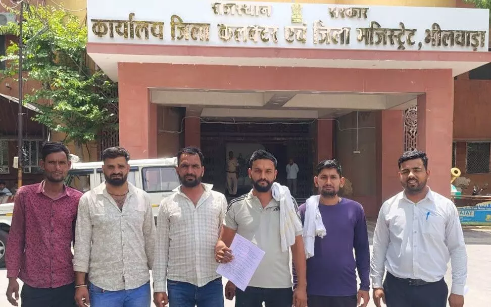 सुवाणा में की जा रही अघोषित विद्युत कटौती के खिलाफ ग्रामीणो ने सौंपा ज्ञापन सुवाणा में की जा रही अघोषित विद्युत कटौती के खिलाफ ग्रामीणो ने सौंपा ज्ञापन