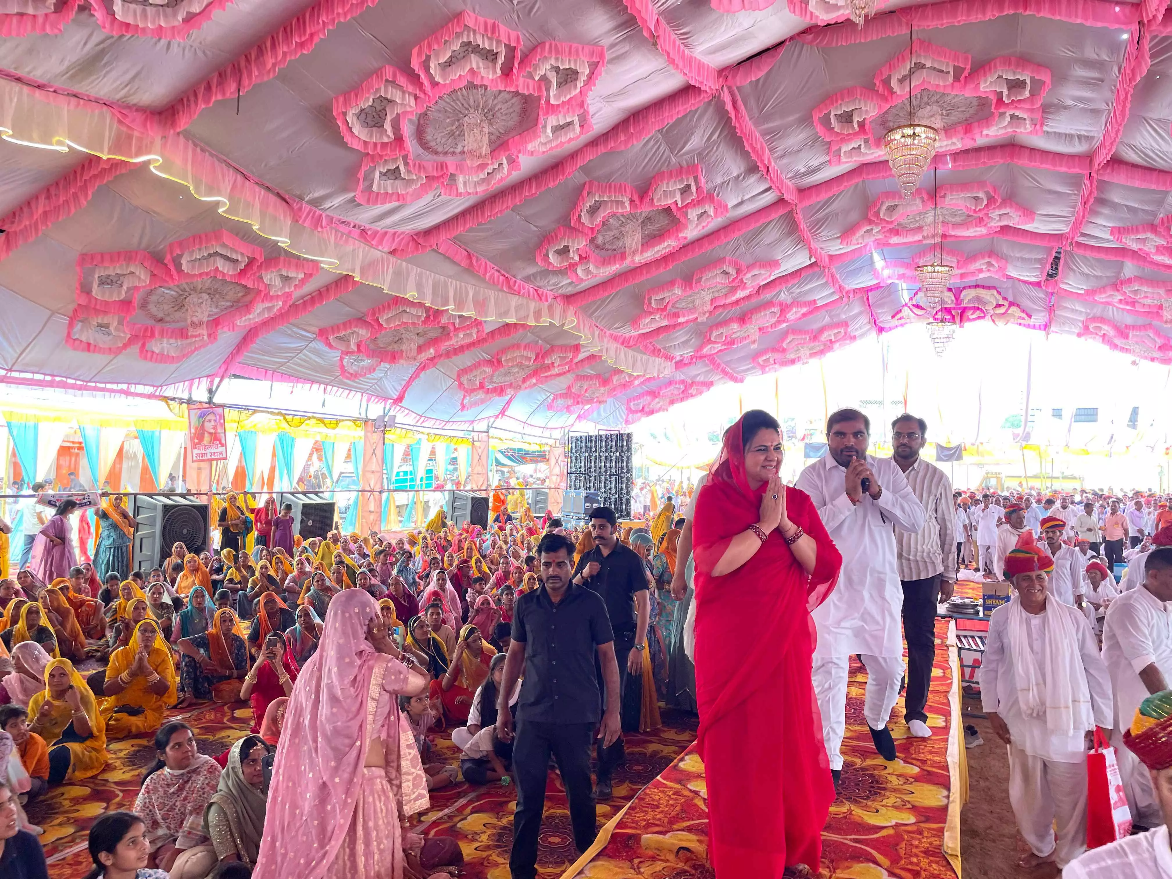 सांसद महिमा कुमारी मेवाड़ ने आईमाता मंदिर के प्राणप्रतिष्ठा समारोह में लिया भाग सांसद महिमा कुमारी मेवाड़ ने आईमाता मंदिर के प्राणप्रतिष्ठा समारोह में लिया भाग